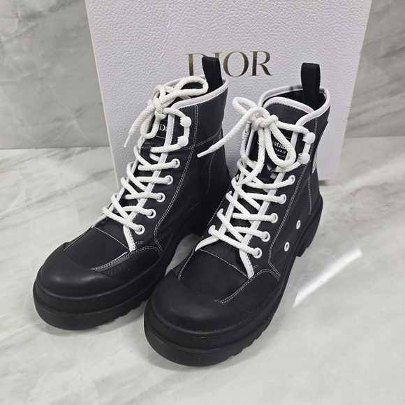 Dior Sneakers - Picture 1 of 13